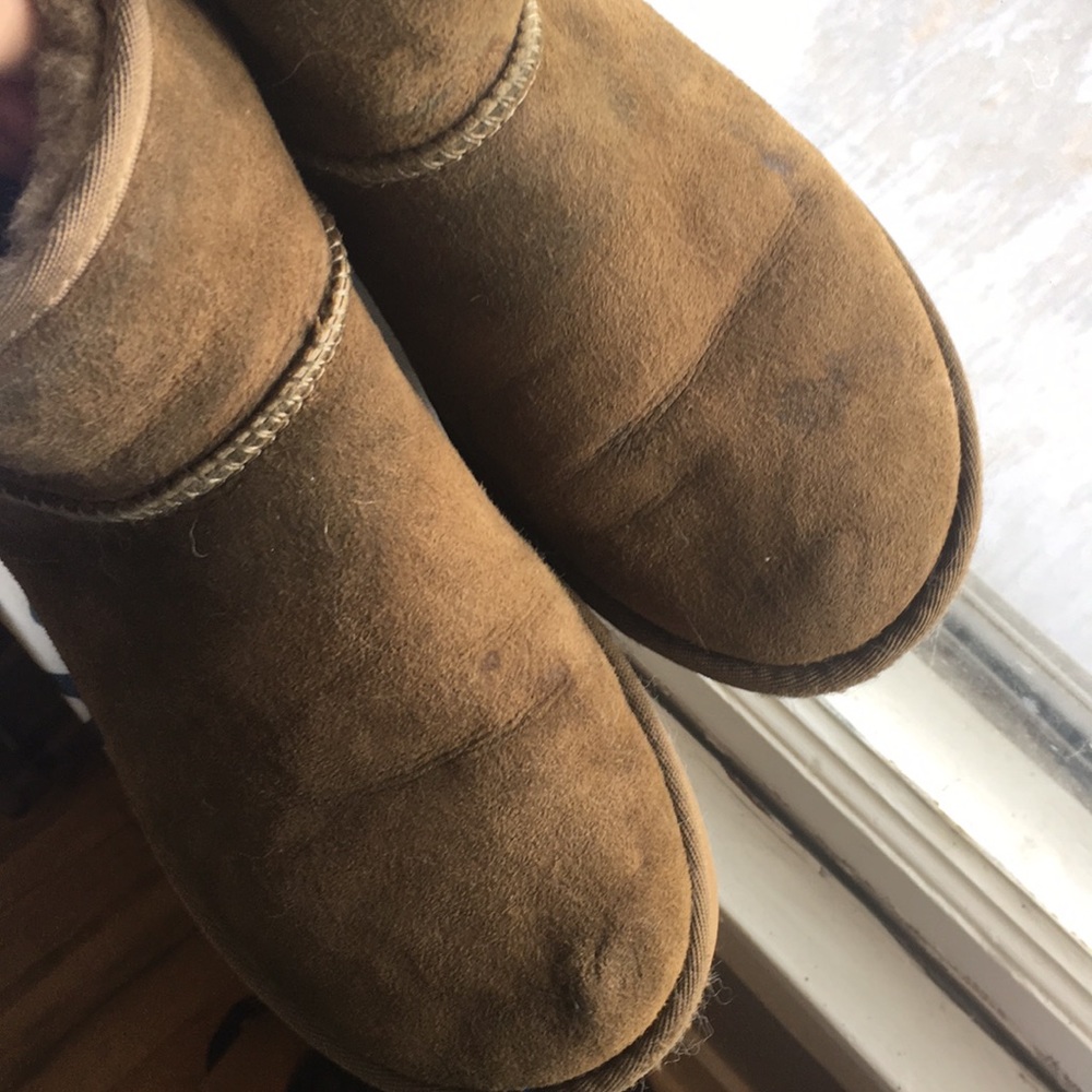 UGGS 🌿 - Picture 2 of 4